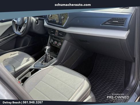 Used 2023 Volkswagen Taos SE w/ Panoramic Sunroof Package FWD image 18