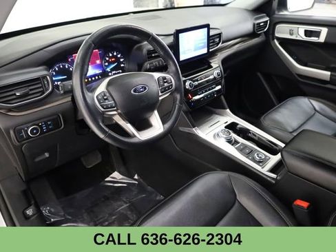 Used 2023 Ford Explorer Limited image 12