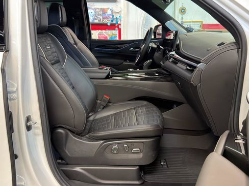 Used 2023 Cadillac Escalade V w/ LPO, ONYX Package AWD/4WD image 21