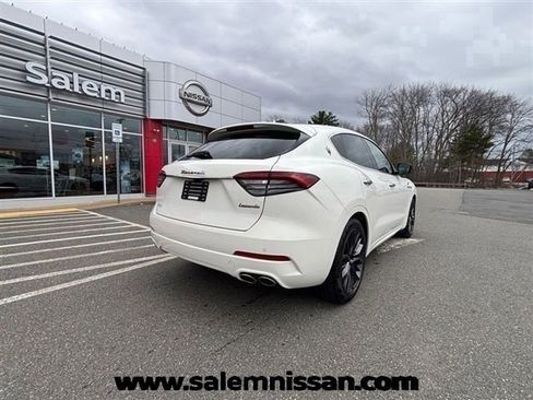Used 2024 Maserati Levante GT Ultima AWD/4WD image 18