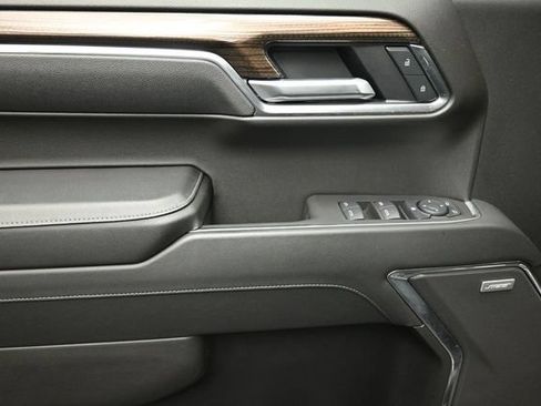 Used 2025 Chevrolet Silverado 1500 LT Trail Boss w/ Convenience Package II AWD/4WD image 17