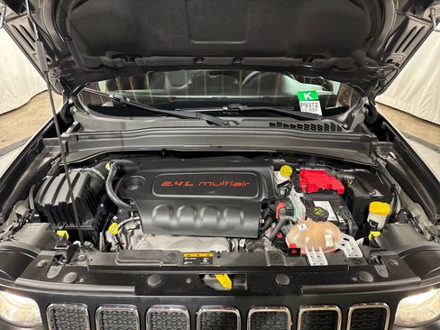 Used 2019 Jeep Renegade Sport w/ UConnect 7.0 Group FWD image 28