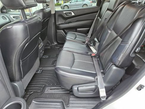 Used 2020 Nissan Pathfinder Platinum image 15