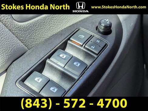 Used 2020 Toyota Sienna LE w/ LE Preferred Package image 27