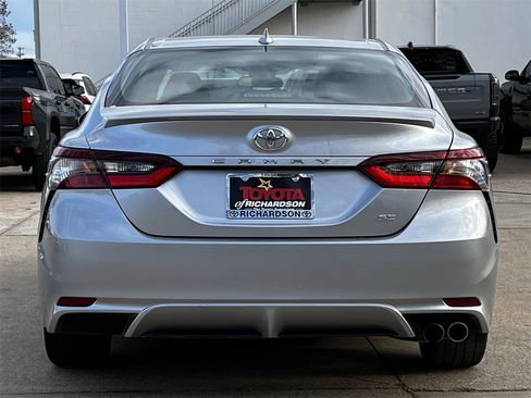 Used 2024 Toyota Camry SE image 5
