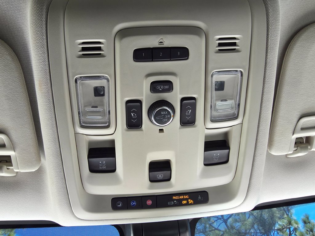 Used 2022 GMC Yukon Denali RWD image 32