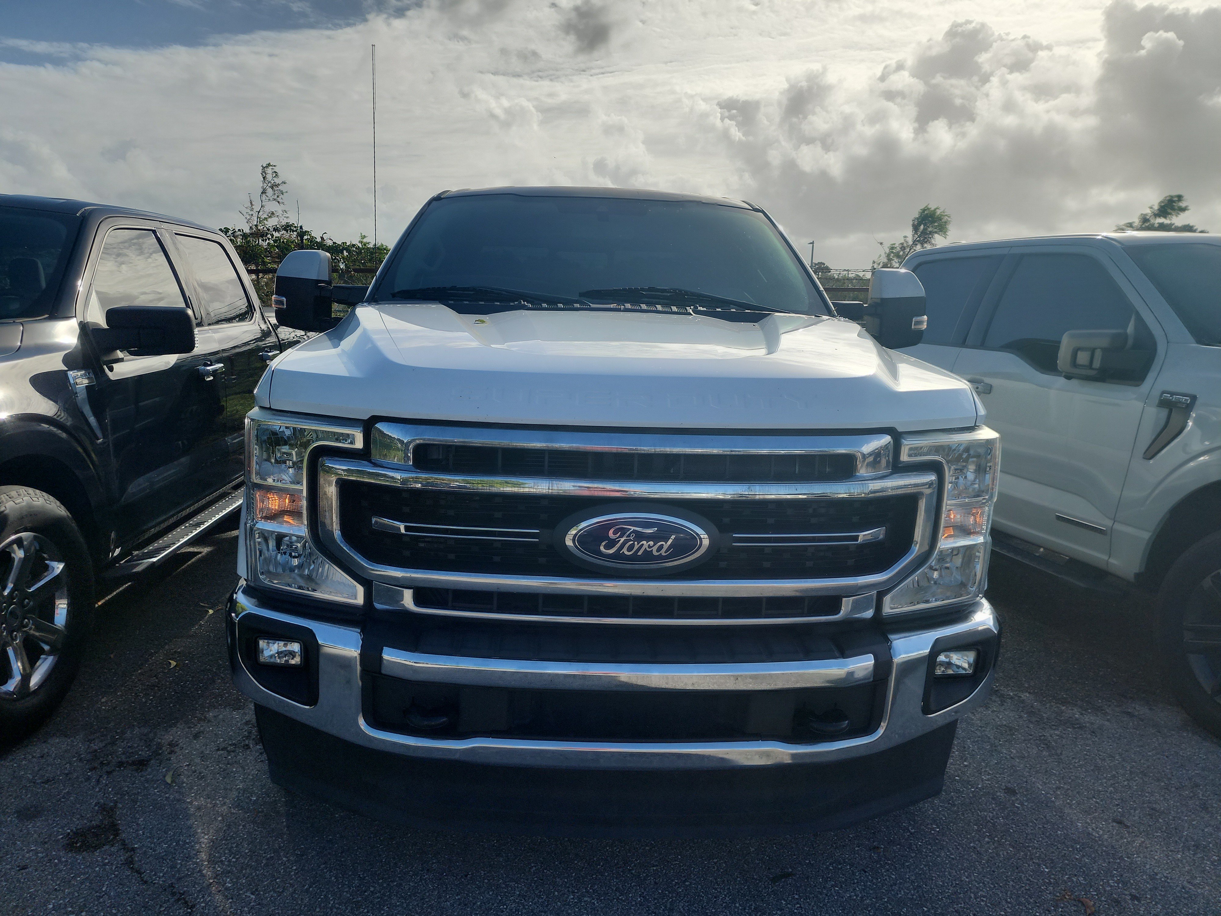 Used 2021 Ford F250 Lariat w/ Lariat Value Package AWD/4WD image 2