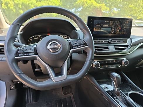 Used 2024 Nissan Altima 2.5 SR w/ SR Premium Package FWD image 13