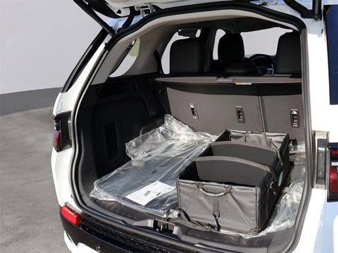 New 2025 Land Rover Discovery Sport S image 17