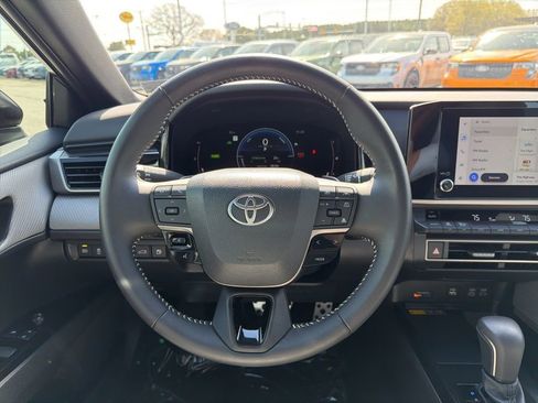 Used 2025 Toyota Camry SE image 24