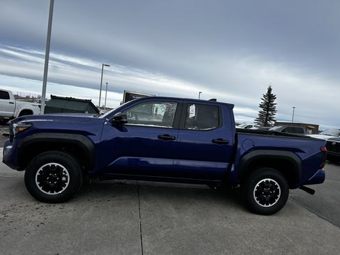 Used 2025 Toyota Tacoma TRD Off-Road w/ TRD Off Road Premium Package image 2