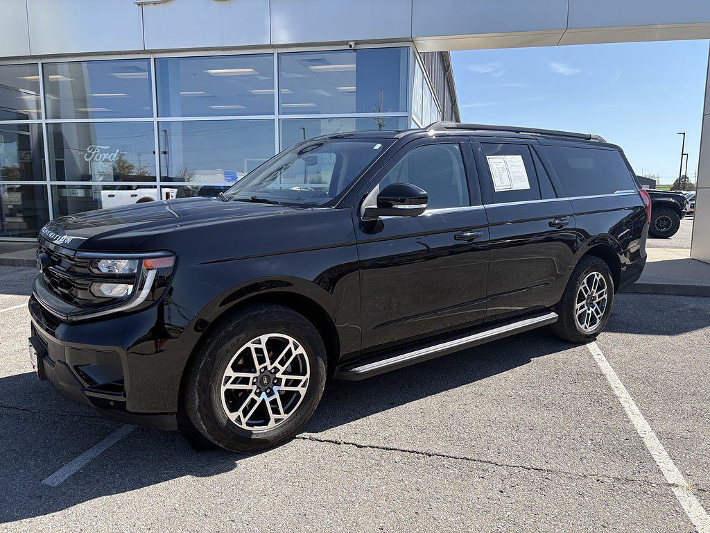 Used 2025 Ford Expedition Max Active AWD/4WD image 2