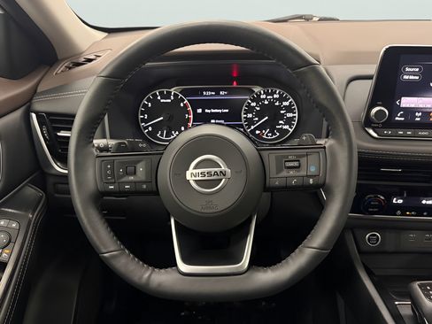 Used 2021 Nissan Rogue SV w/ Premium Package FWD image 18