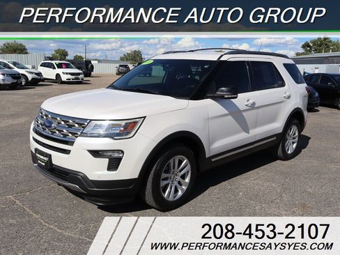 Used 2018 Ford Explorer XLT w/ Equipment Group 202A AWD/4WD image 3