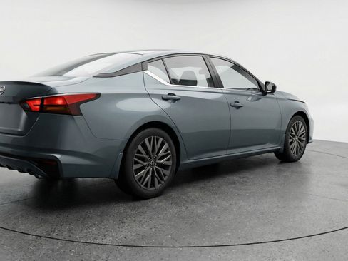 Used 2025 Nissan Altima 2.5 SV FWD image 9