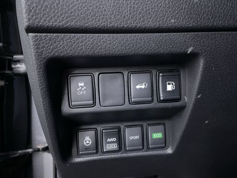 Used 2018 Nissan Rogue SV w/ Premium Package image 26