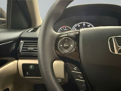 Used 2017 Honda Accord LX image 17