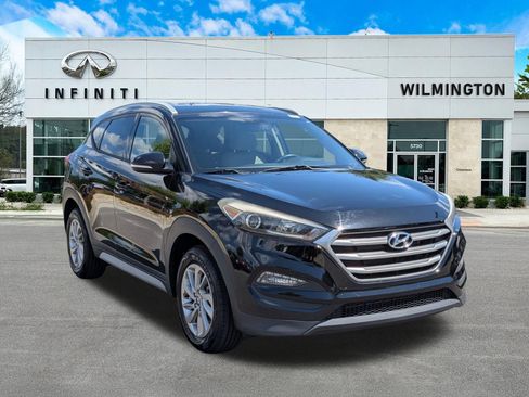 Used 2017 Hyundai Tucson SE Plus w/ Cargo Package FWD image 1