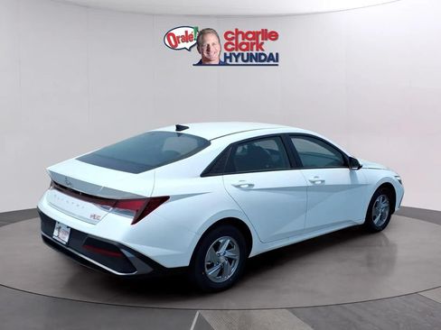 New 2026 Hyundai Elantra SE FWD image 5