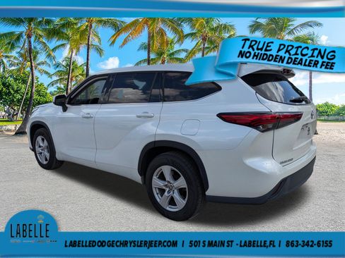 Used 2022 Toyota Highlander LE FWD image 6