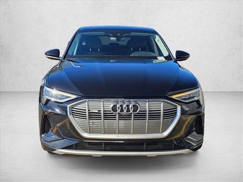 Used 2022 Audi e-tron Premium Plus image 2