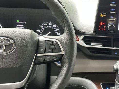 Used 2024 Toyota Sienna XLE w/ XLE Plus Package AWD/4WD image 10