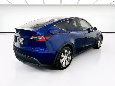 Used 2021 Tesla Model Y 2WD image 4
