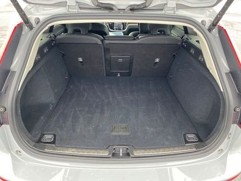 Used 2025 Volvo V60 B5 Cross Country Plus image 19