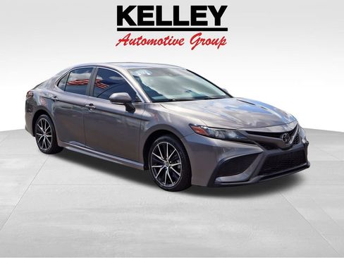 Used 2023 Toyota Camry SE FWD image 1