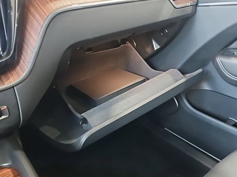 Used 2023 Volvo XC60 B5 Plus image 29