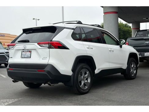 Used 2025 Toyota RAV4 XLE w/ Convenience Package image 5