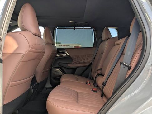 Used 2025 Mitsubishi Outlander SEL image 18