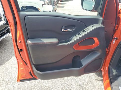 Used 2025 Nissan Frontier PRO-4X image 5