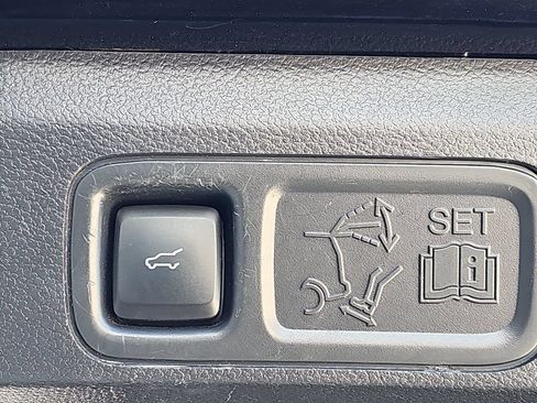 Used 2022 Ford Expedition Limited AWD/4WD image 16