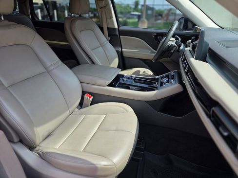 Used 2023 Lincoln Aviator 2WD w/ Premium Package image 10