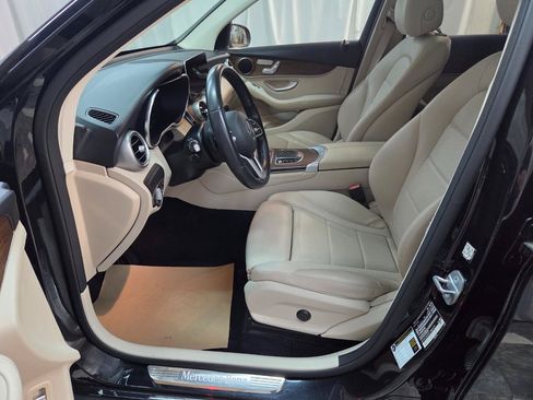 Used 2020 Mercedes-Benz GLC 300 4MATIC w/ Parking Assistance Package image 14