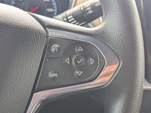 Used 2022 Chevrolet Traverse LS FWD image 22