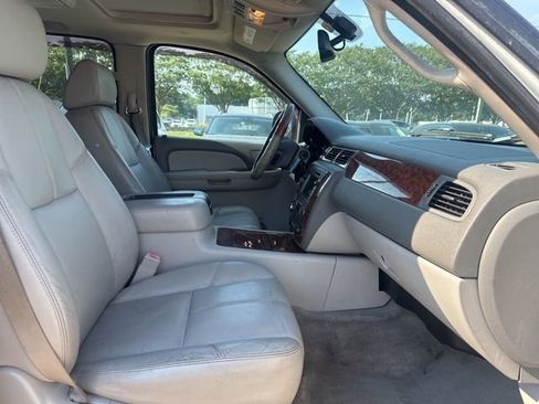 Used 2008 Chevrolet Suburban LTZ w/ LTZ Preferred Equipment Group AWD/4WD image 13