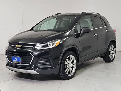 Used 2020 Chevrolet Trax LT w/ Sun & Sound Package image 1