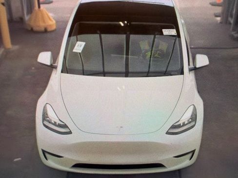 Used 2021 Tesla Model Y Long Range AWD/4WD image 11