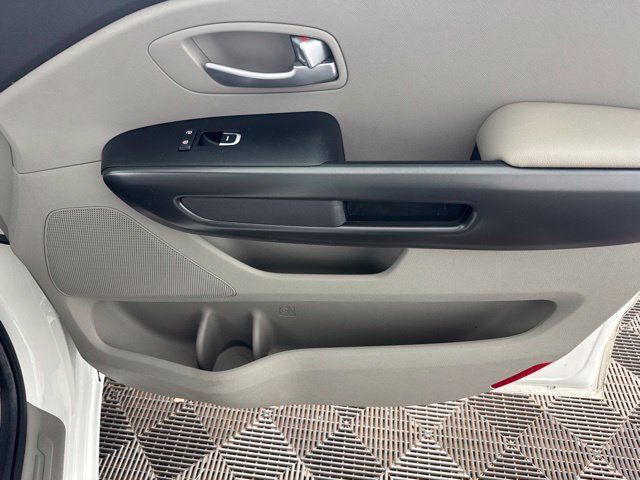 Used 2015 Kia Sedona LX w/ LX Convenience Package FWD image 21