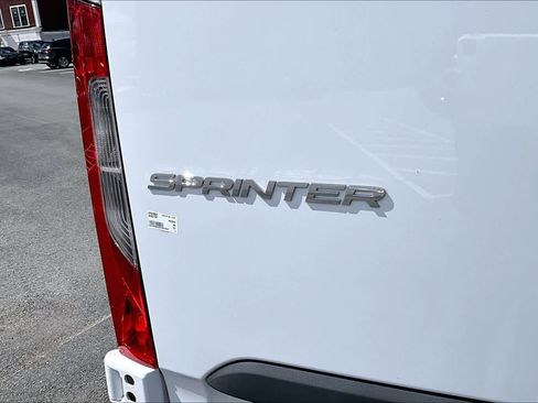 Used 2025 Mercedes-Benz Sprinter 2500 image 32