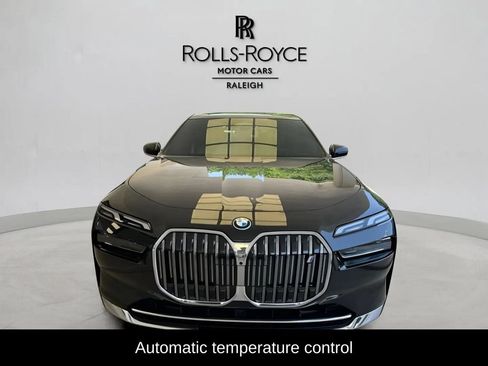 Used 2024 BMW i7 xDrive60 AWD/4WD image 9