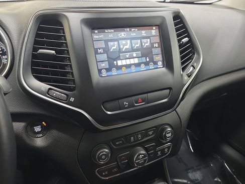 Used 2019 Jeep Cherokee Latitude Plus w/ Comfort/Convenience Group image 20