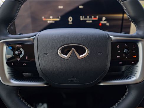 Certified 2025 INFINITI QX80 Luxe AWD/4WD image 11