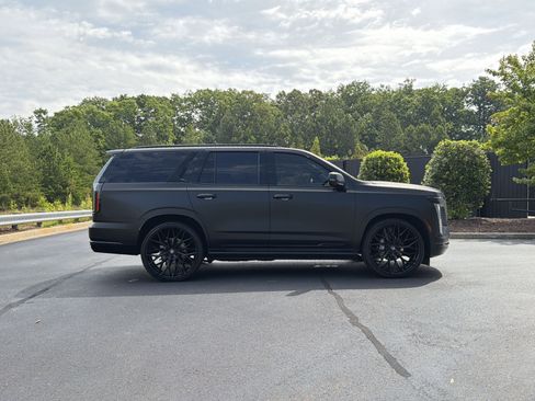 Used 2026 Cadillac Escalade Platinum Sport w/ LPO, ONYX Package AWD/4WD image 5