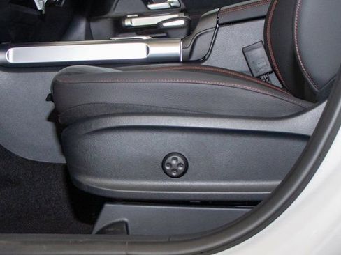 Certified 2023 Mercedes-Benz GLB 250 4MATIC image 16