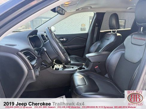 Used 2019 Jeep Cherokee Trailhawk w/ Cold Weather Group AWD/4WD image 8