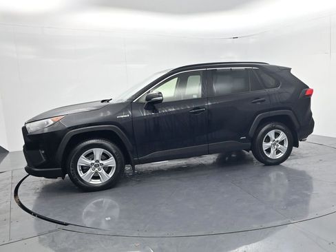 Used 2021 Toyota RAV4 XLE w/ Convenience Package image 4