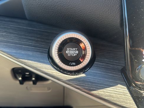 Used 2023 Jeep Wagoneer Series III w/ Premium Group I image 40